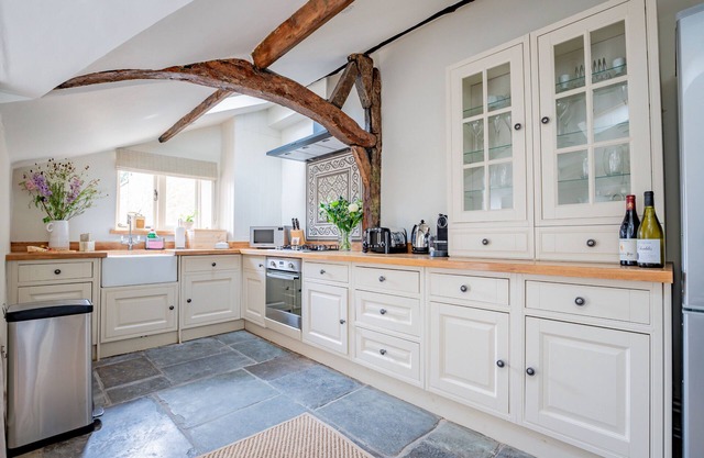 Two bedroom period Cotswold holiday cottage in Moreton-in-Marsh - Wendle Cottage