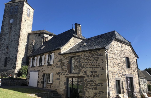 Typical Cantal house in pretty village at 1000m altitude! Comfort/cosy