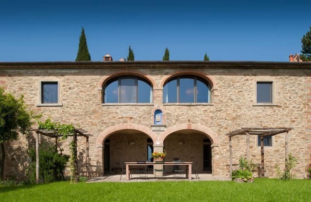 Typical Leopoldine stone villa, set in a hilly and panoramic position. High standard equipment, Wi-F