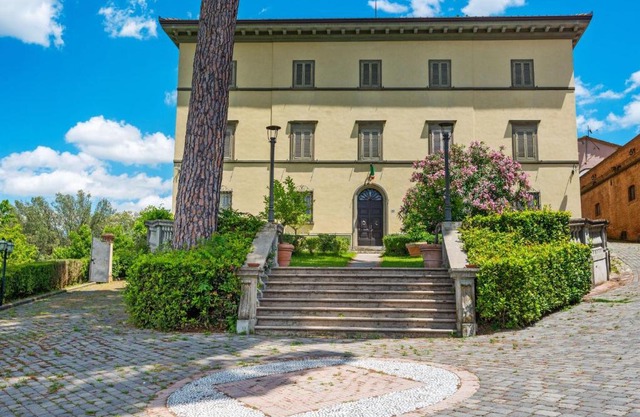 Typical Tuscan flat with swimming pool and air conditioning
