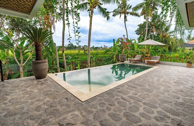 Ubud Luxury 4-Bedroom with Butler, Rice Field View & Pool
