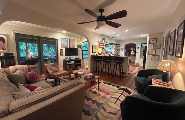 UGA Gameday House: Tailgate + walk to Sanford Stadium - 4BR/3.5 bath in 5 Points
