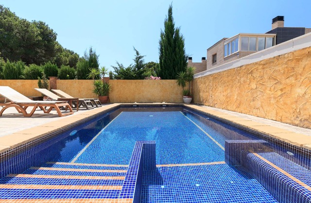 UHC VILLA IBIZA · Private Pool · Jacuzzi · Bbq · Free WiFi