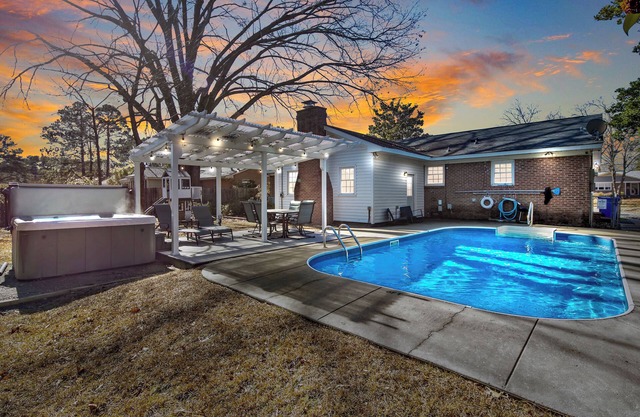 Ultimate Family Getaway: Private Pool & Hot Tub, Game Rooms & Playground