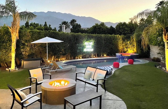 Ultra Private Pool, Spa, Fire Pit, with Mountain View. Iconic Postmodern Style!