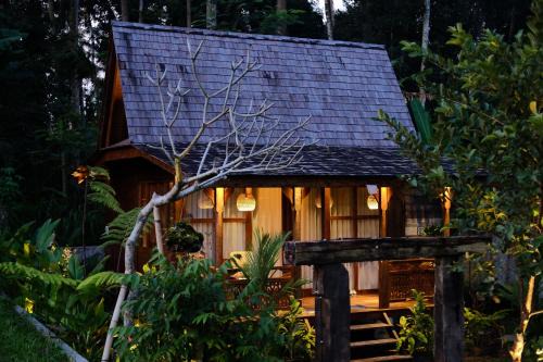 Uma Cabins