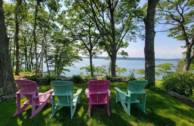 Unforgettable Waterfront Retreat: Featured on PBS, Perfect for Families & Friends!