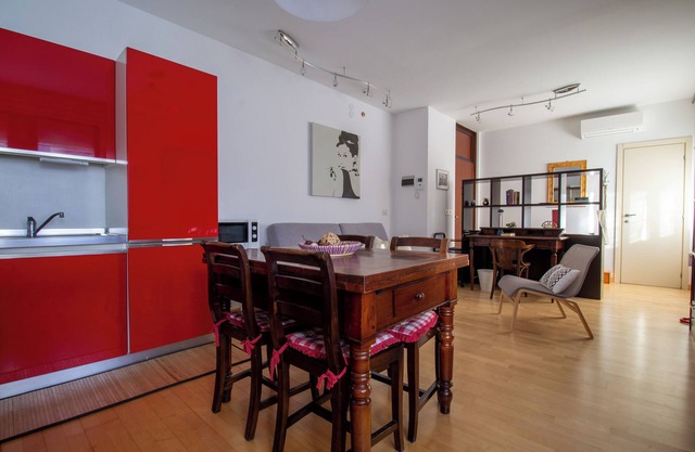 Ungheria 25 - One Bedroom Apartment, Sleeps 2