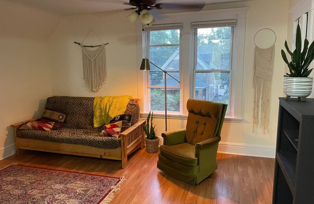 Unique Boho Unit Close to Downtown