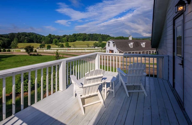 Unique Farm Loft Space - Perfect for a couple or small family.