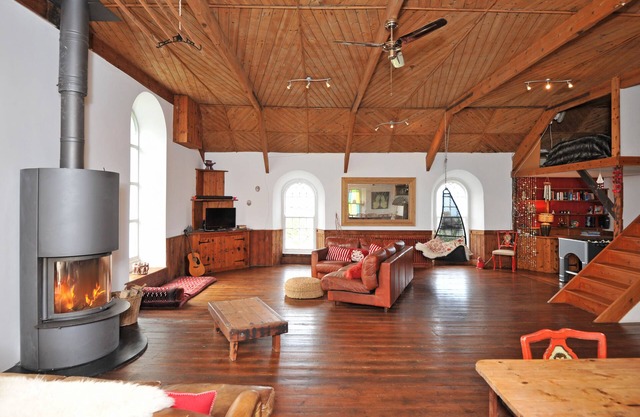 Unique Old Chapel. Walk to beach. Fri-Fri booking Jul/Aug unless by arrangement.