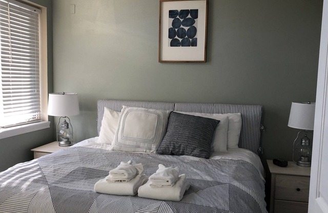 Unique, Peaceful, & Comfy South Shore Gem!