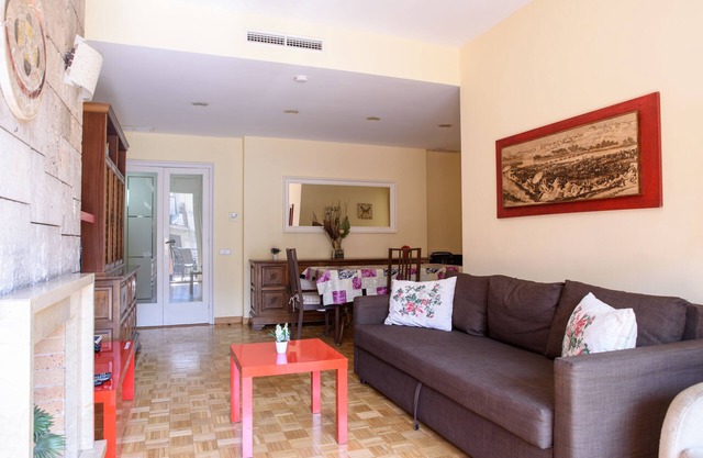Unique & Spacious Flat4BR | Terrace | Balcony Parking 20m Ramblas Walking Distance