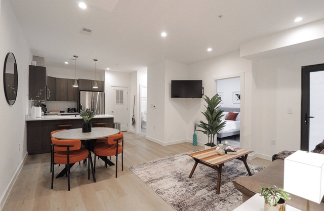 Unit 3: 1BR w/Queen + Sofa Bed in the Heart of DC