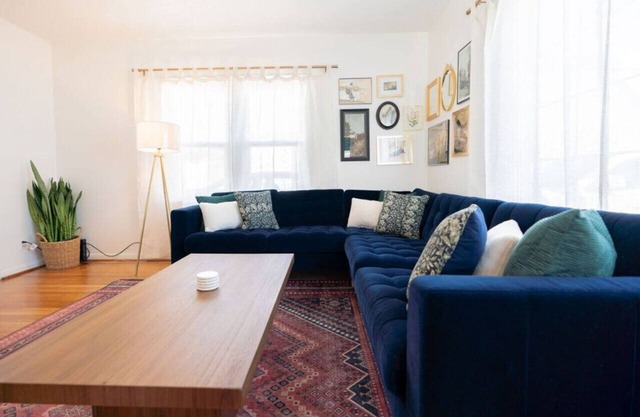 University Home|Close to Nob Hill