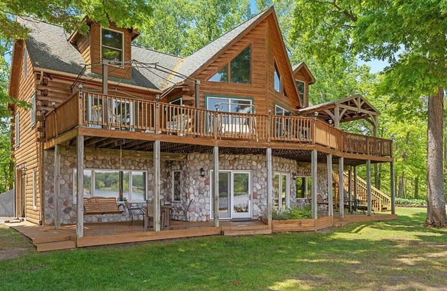 Unwind by the Lake! 5BR Cabin + Private Pontoon