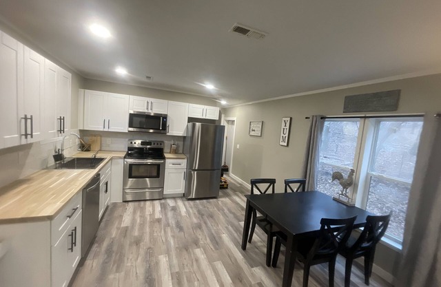 Unwind in our Cozy Farmhouse Nestled in a Serene Country Setting