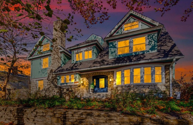Unwind in Style! Spacious 6BR/6BA Mansion Near Top KC Sites
