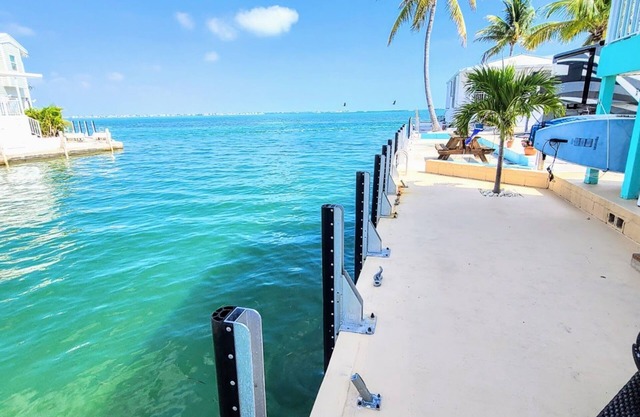 Updated 2BR,2BA w KING Master,35' SeaWall-Bikes,Kayaks,SUPs, Extra Frig/Bait Frz