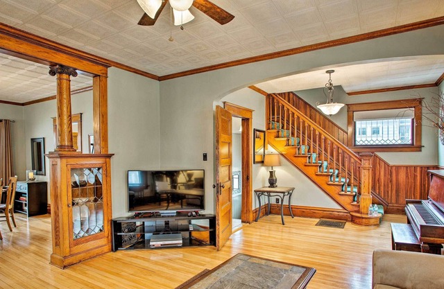 Updated Albert Lea Home By Fountain Lake & Main St