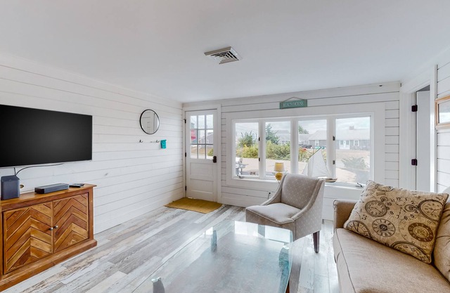 Updated duplex with gas grill and central AC - close to beach