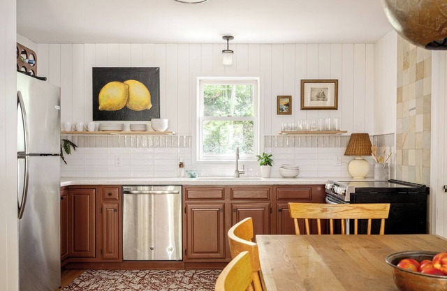 Updated Leelanau home nestled bt Suttons Bay & West Bay, 3 min walk to 2 beaches