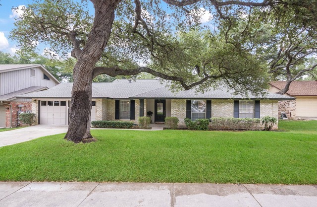 Updated One Story House Located Close To Seaworld And Six Flags