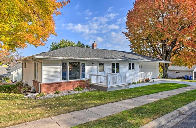 Updated Pet-Friendly Home - 9 Mi to Ski Area!