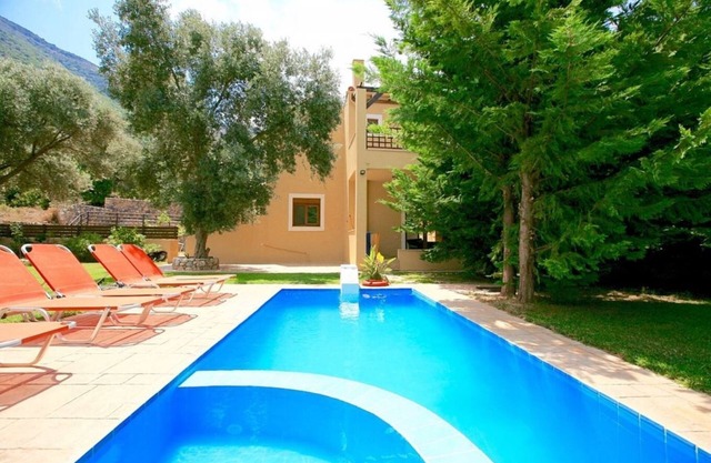 Uphoria Newly built spacious villa with private pool