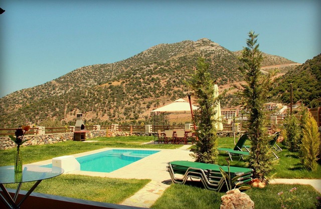 Uphoria Newly built spacious villa with a private swimming pool