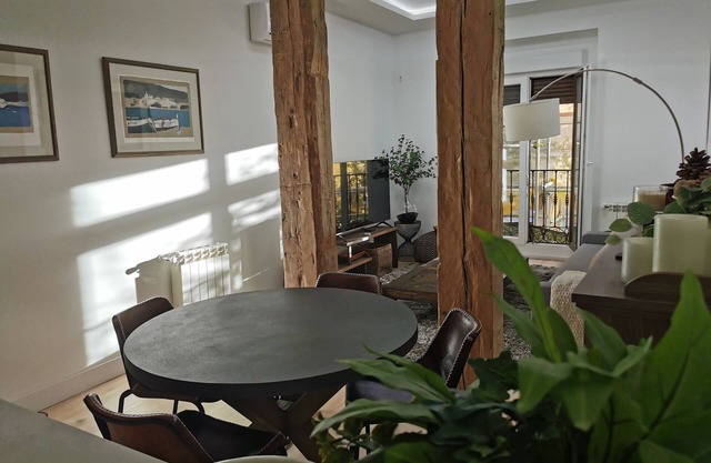 Upmarket & Elegant 2 bed/2 bath in Central Madrid