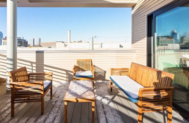 Upscale 3BR Penthouse by CozySuites