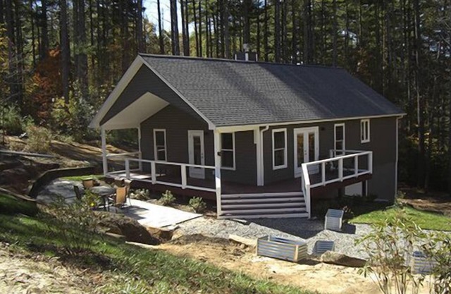 Upscale Dog Friendly Peaceful Cottage Near Town & TV Fun