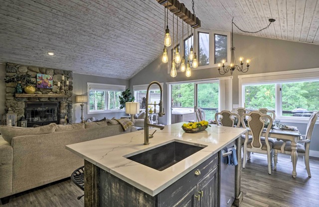 Upscale Home w/Hot Tub: 3 Mi to Breck Ski Resort!