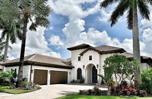 Upscale/Newly Renovated, 4 bed, heated pool, in Majors w/Player's Club access