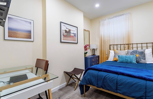 Upscale Relax near Yankee Stadium, and Columbia University "14 min drive"