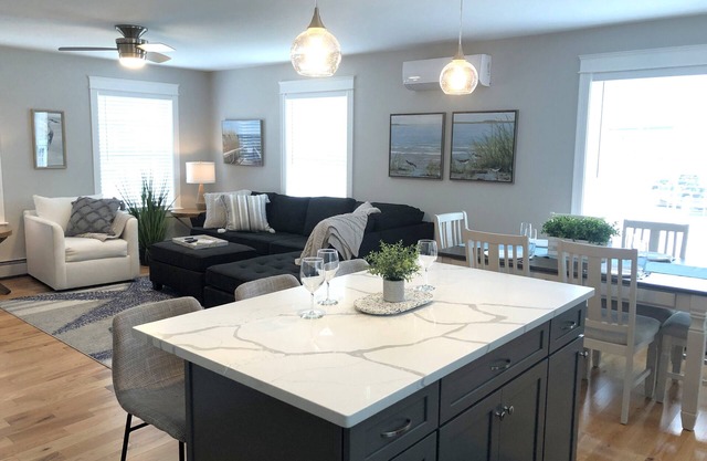 Upscale Spacious OOB Beach House - Seasonal Heated Pool