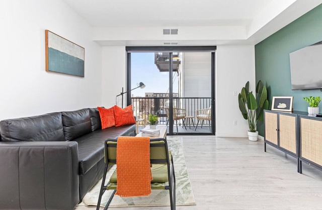 Uptown Apt | Near Lake Bde Mka, Downtown & Museums