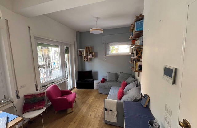 Urban Escape in Caprera Square, quiet, modern and with a nice terrace