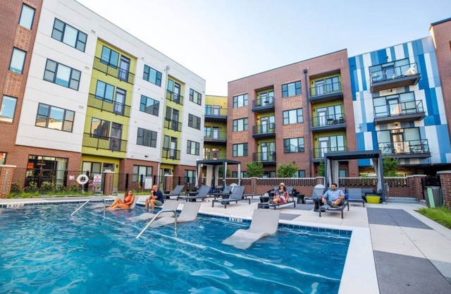 Urban Indy Stay! Cozy Condo w/Free Parking