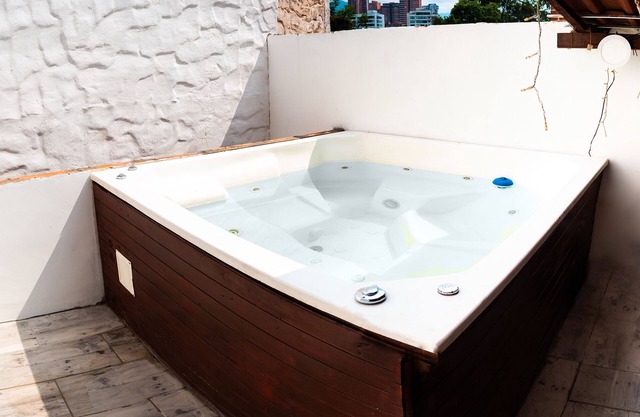 Urban Modern Apt w/Jacuzzi Bachelor Party OK @Poblado