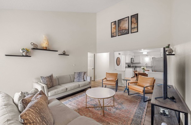 URBAN RETREAT - 4 BEDROOM HOUSE, FAMILY FRIENDLY with ARCADE, GAMES.