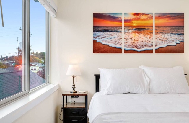 Urban Roosevelt/Greenlake Getaway