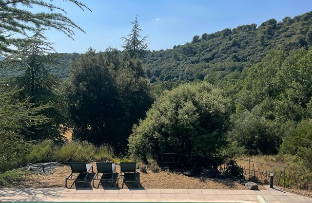 Véritable Mas Ancien Avec Piscine Privée sur Domaine de 16 ha, 4 Ch, 4 Sdb