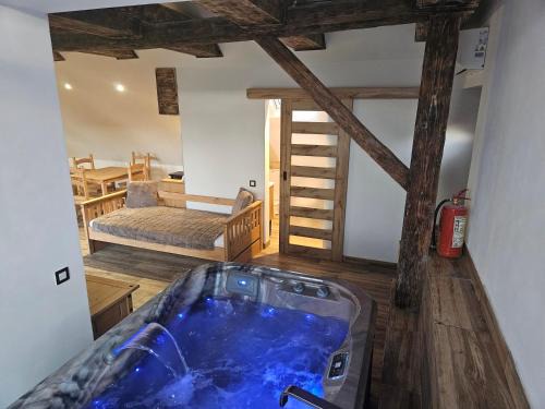 Vířivka a sauna na pokoji,nebo na vlastní terase - Farma u Příbrami