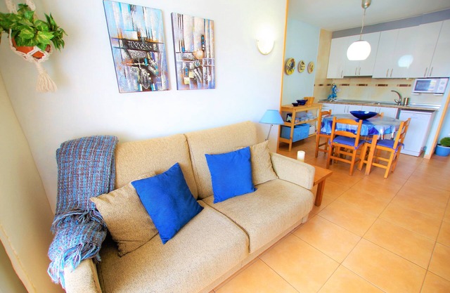 V&V LLORET-Blau Apartment: 550m. Lloret center, parking included + pool