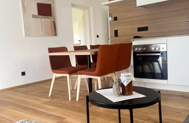 Vacation apartment 2 - Holiday home Petra