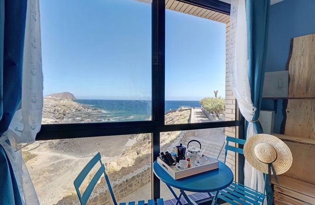 Vacation Apartment 'Los Abrigos Oceano Al Alba Wifi' with Sea View and Wi-Fi