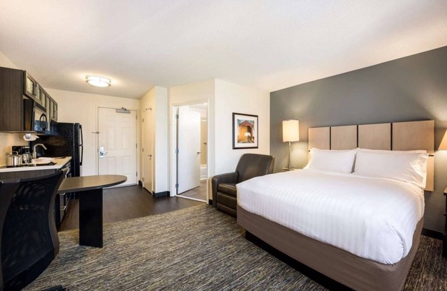 Vacation At its Finest! Two Lovely Units, Pet Friendly, Parking!
