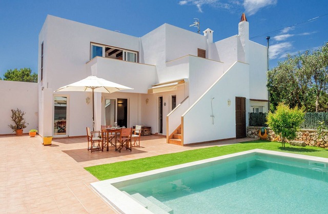Vacation Apartment “Villa Payu” with Pool, Wi-Fi, A/C, Balcony, Terrace & Garden